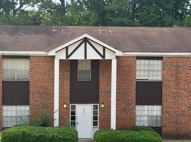 Building Photo - 820 Beacon Pky E Unit D