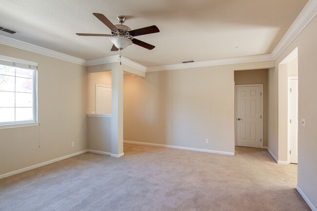 Photo - Beautiful 4 Bedroom Home in Highland Park!