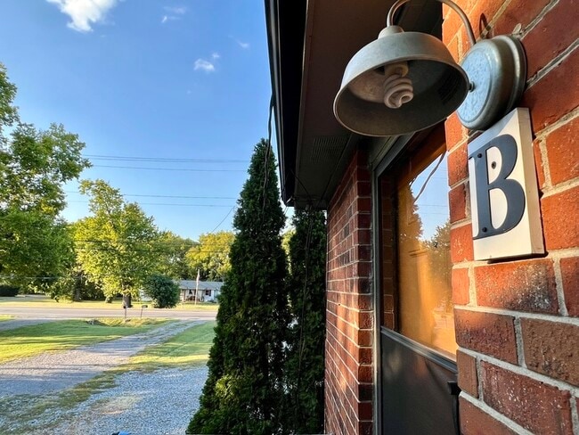 Photo - 212 Ewing Dr