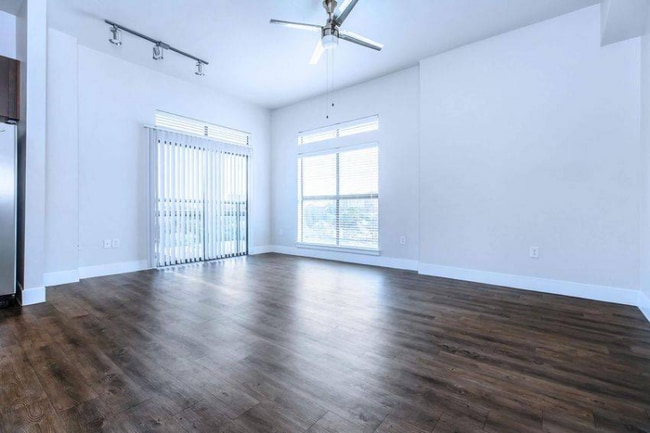 Photo - 4123 Cedar Springs Rd Unidad 645