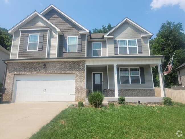 Building Photo - $2500 Exquisite 5 Bedroom 3 Bath Home