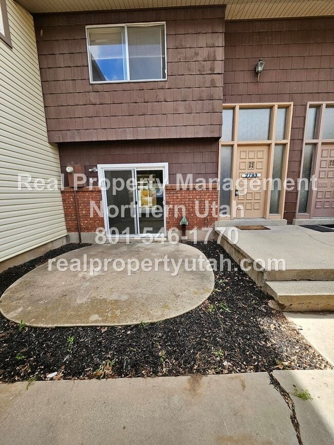 Building Photo - 2 Bedroom 1.5 Bath Townhome in Roy Coming Soon
