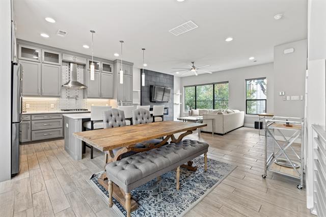 Photo - 4526 Deere St