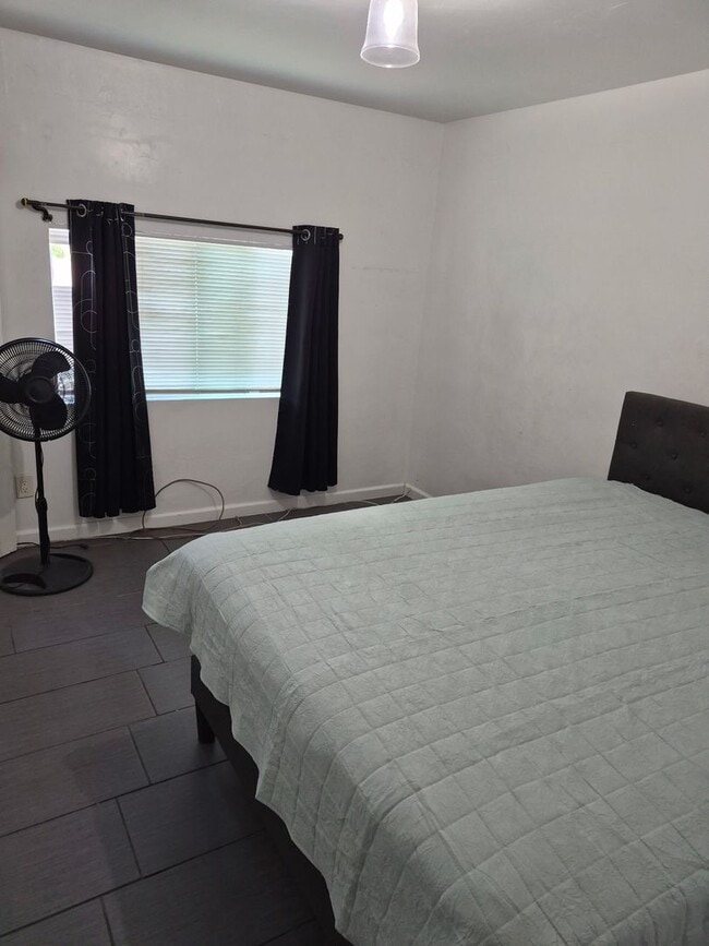 Building Photo - Private Bedroom for Rent in Single-Family Home – Utilities Included