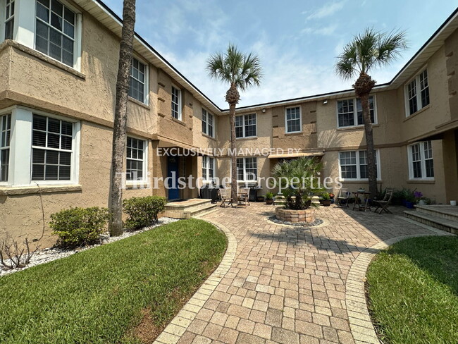 Building Photo - 319 1st Ave N Unit 1A