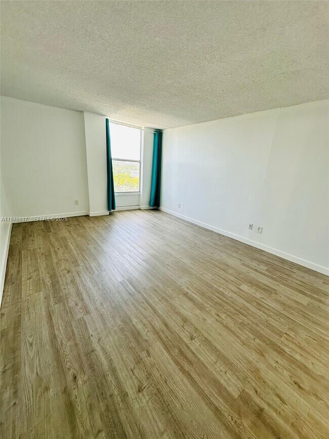 Photo - 2020 NE 135th St Unit 807