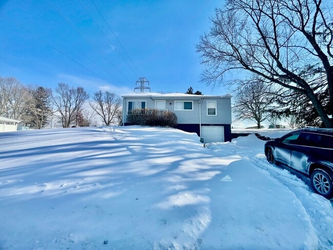 Building Photo - 3 Bed 1 Bath- South Park PA