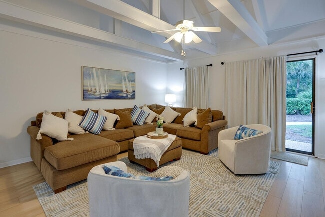 Photo - 45 Queens Folly Rd Unit ID1309206P