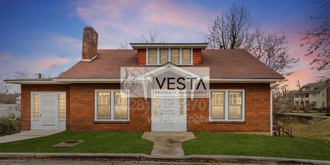 Building Photo - 68 Maple St