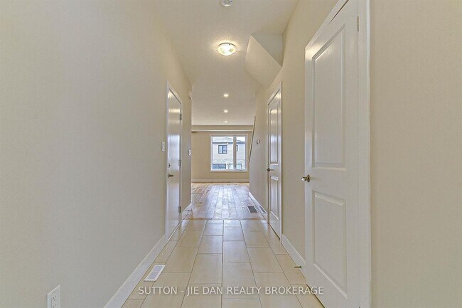 Photo - 350 Edgevalley Rd