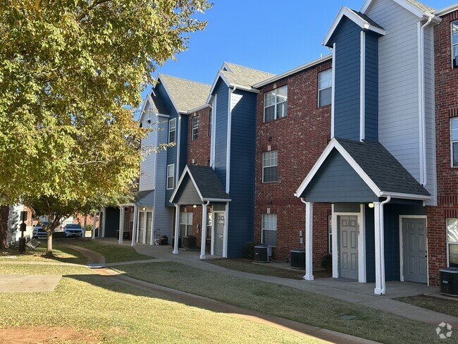 Courtyard - The Summit Rental