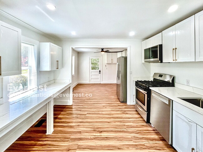 Building Photo - 1391 N Druid Hills Rd Rental