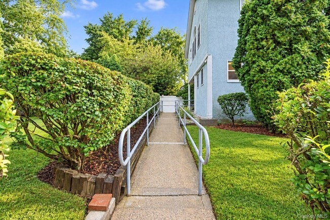 108 Hempstead Ave