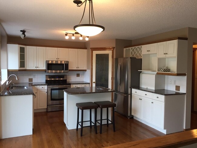 Photo - 4 Bed 4 Bath Unit in Sherwood Park, AB Unit 473