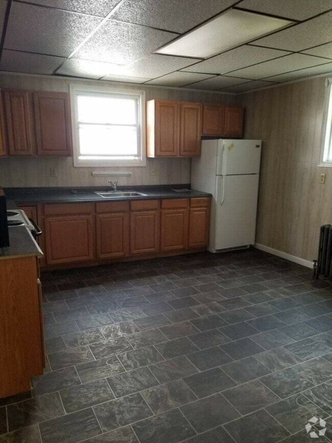 Building Photo - 166 Center St Unit A Rental