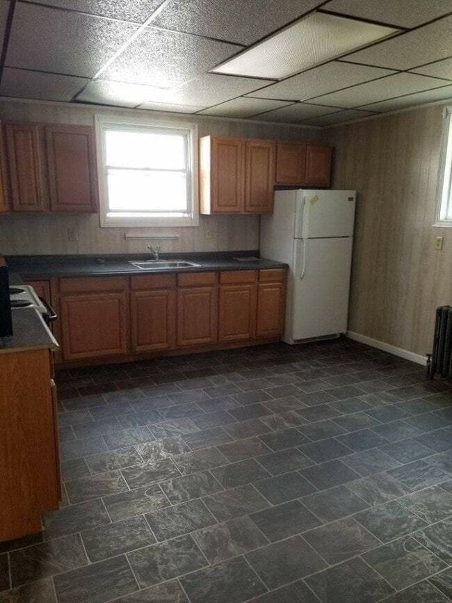 Building Photo - 166 Center St Unit A Rental
