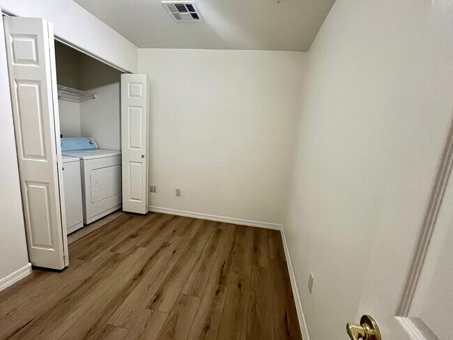 Photo - Fantastic 2+bd/2.5ba townhome in gated community in Scottsdale