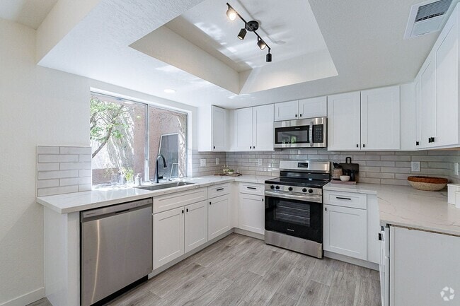 Building Photo - Live in luxury in this Scottsdale condo! Unit 117