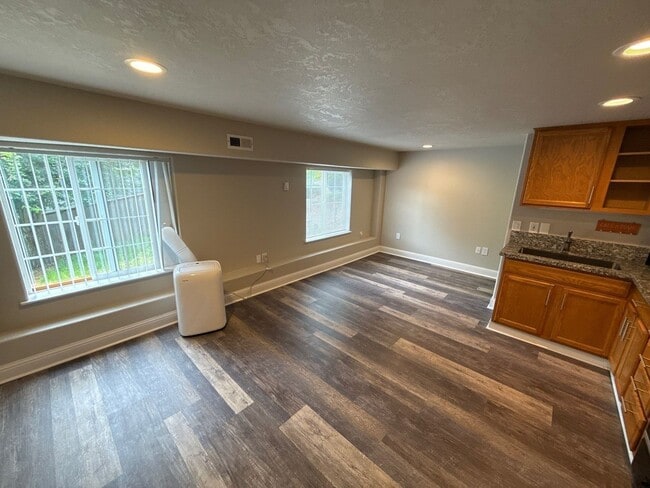 Photo - 696 Eisenhower Ct NW