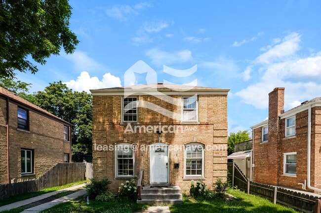 Building Photo - 2408 Webster St