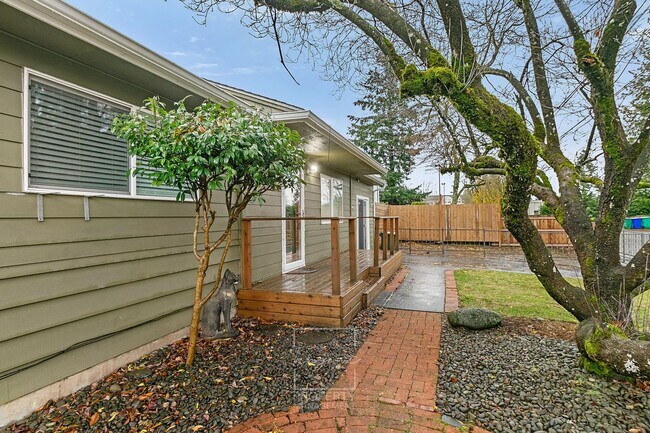 Photo - Charming 3-Bedroom Home in a Peaceful Setting Unit House