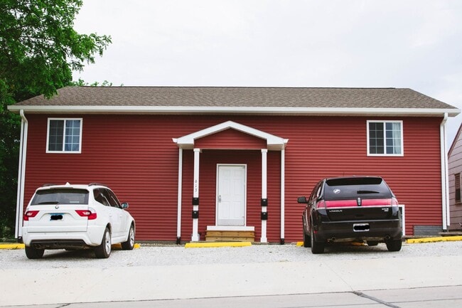 Building Photo - 613 Sheldon St Unit #16