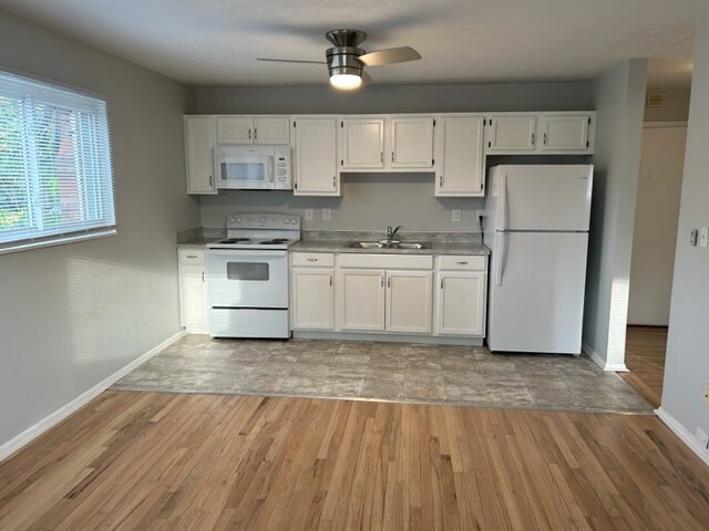 Kitchen with brand new applainces - 1342 Fair Ave Unit B