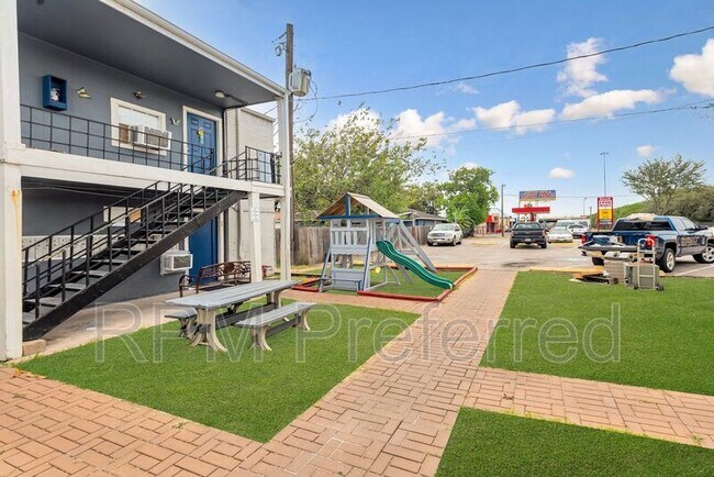 Photo - 1800 N Wayside Dr Unit 10