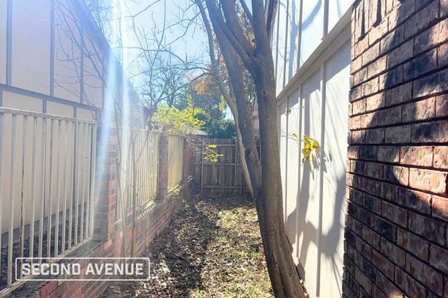 Photo - 416 Woodcrest Way