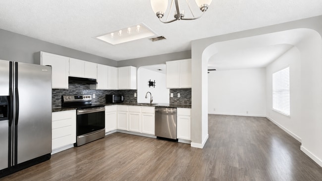 Photo - 13354 Greenstone