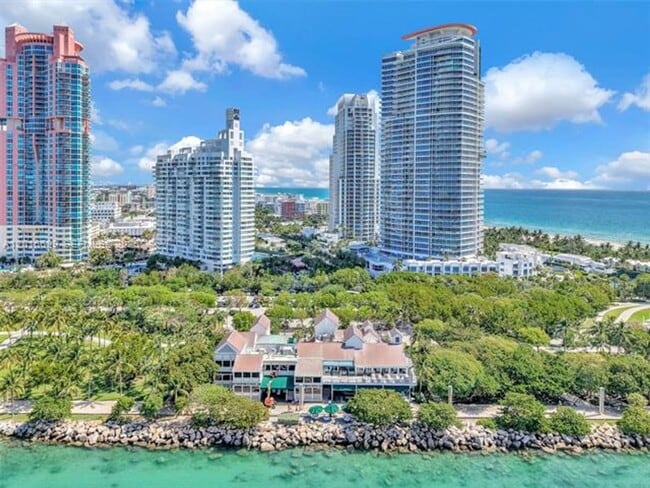 Photo - 100 South Pointe Dr Unidad 100 S Pointe Dr # 801