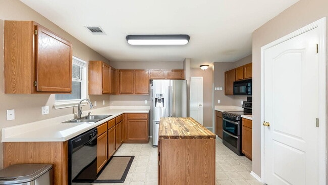 Photo - 638 Coral Harbor