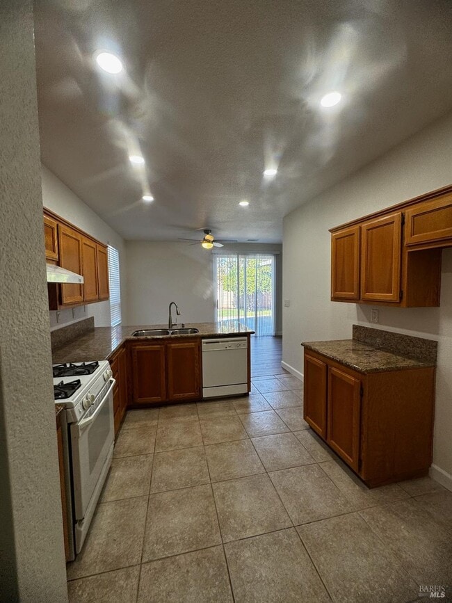 Photo - 413 Morales Ct