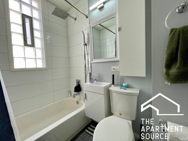 Photo - 2824 N Ridgeway Ave Unit 2