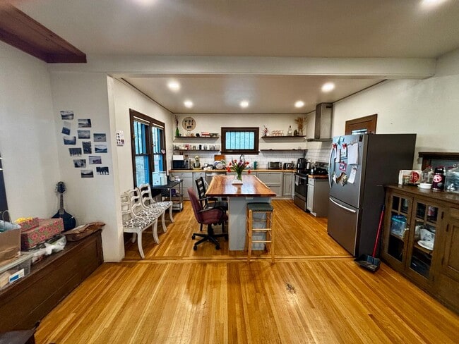 Photo - 202 E 7th St Unit 1