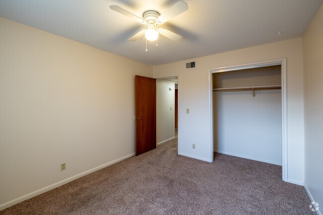 1BD, 1BA - 780SF - Bedroom