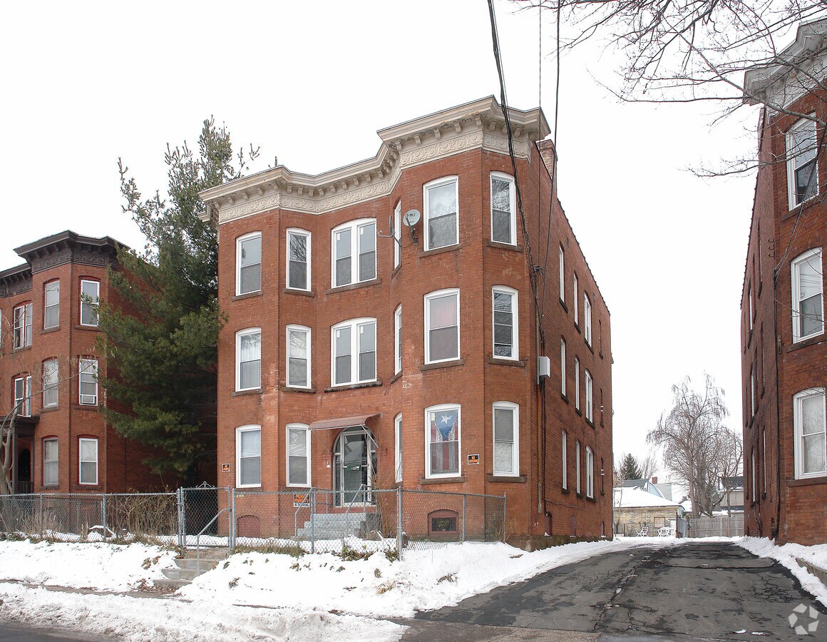 Photo - 166 Bond St Apartments