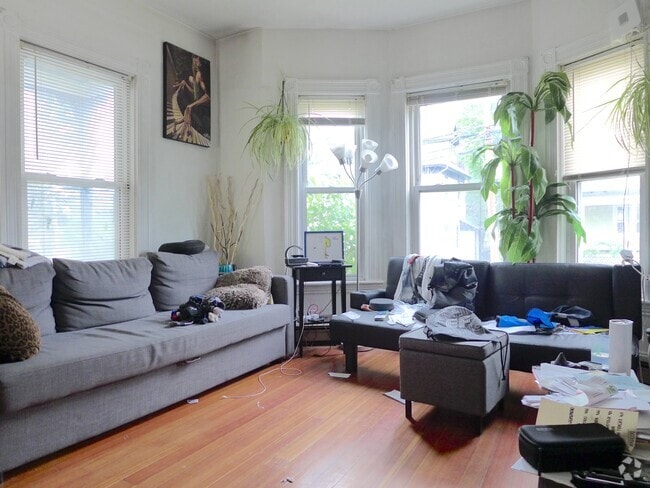 Building Photo - 76 Mapleton St Unit 1 Rental