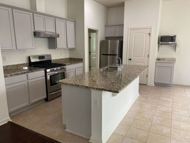 Photo - 510 Greenwich Dr