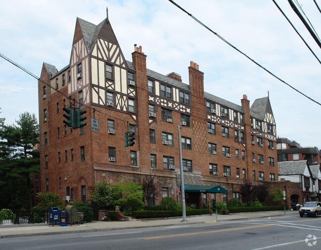 Photo - 68 Hartsdale Ave