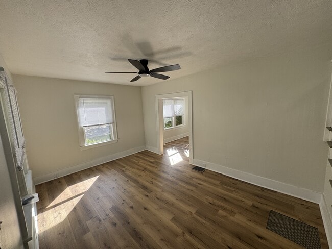 Photo - 609 Harwood Ct