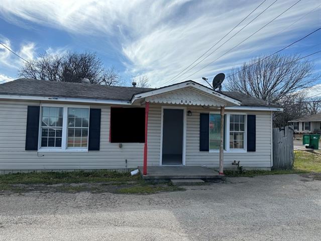 Photo - 806 Robinson Dr House