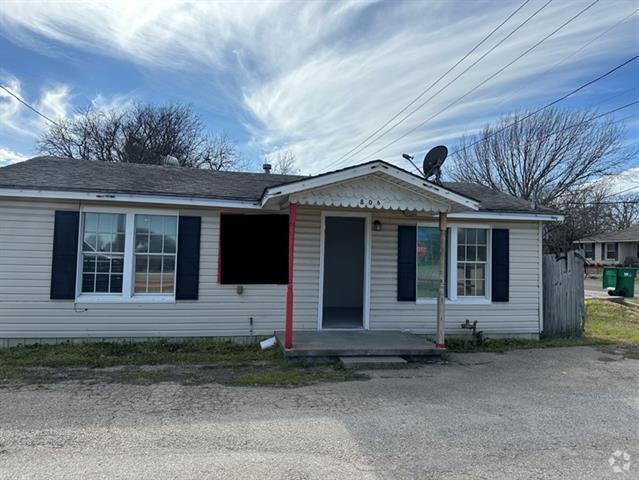 Building Photo - 806 Robinson Dr Rental