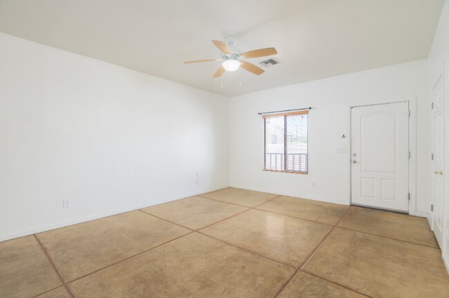 Photo - 1312 E 8th St Unidad 1