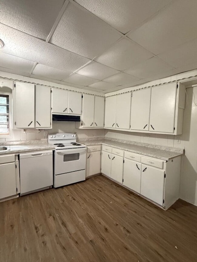 Photo - Renovated 3 Bedroom 1 Bath Home for Rent! (Month to Month Lease Only)