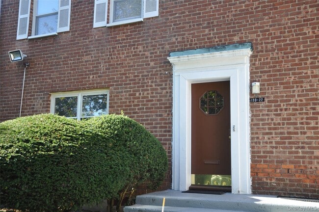 Building Photo - 133-22 Laurelton Pkwy