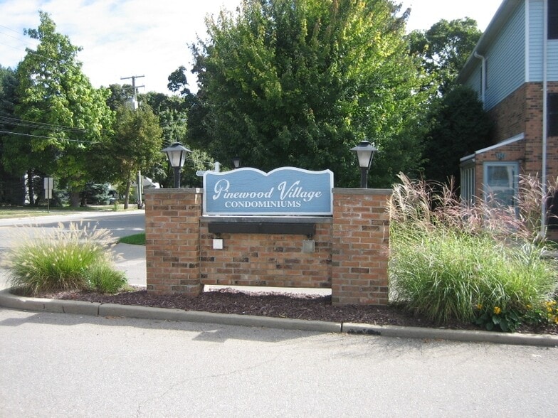 212 Pinewood Dr