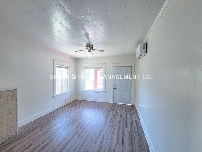 Photo - 2068 Linden Ave