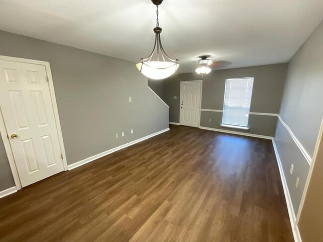 Photo - 14570 Honeysuckle St