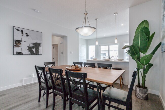 Photo - 723-172 172 St SW